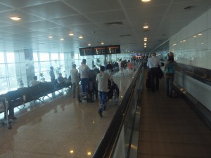 イスタンブールの空港では、車いすを利用する人も多く、専用のスタッフも控えている感じであった。